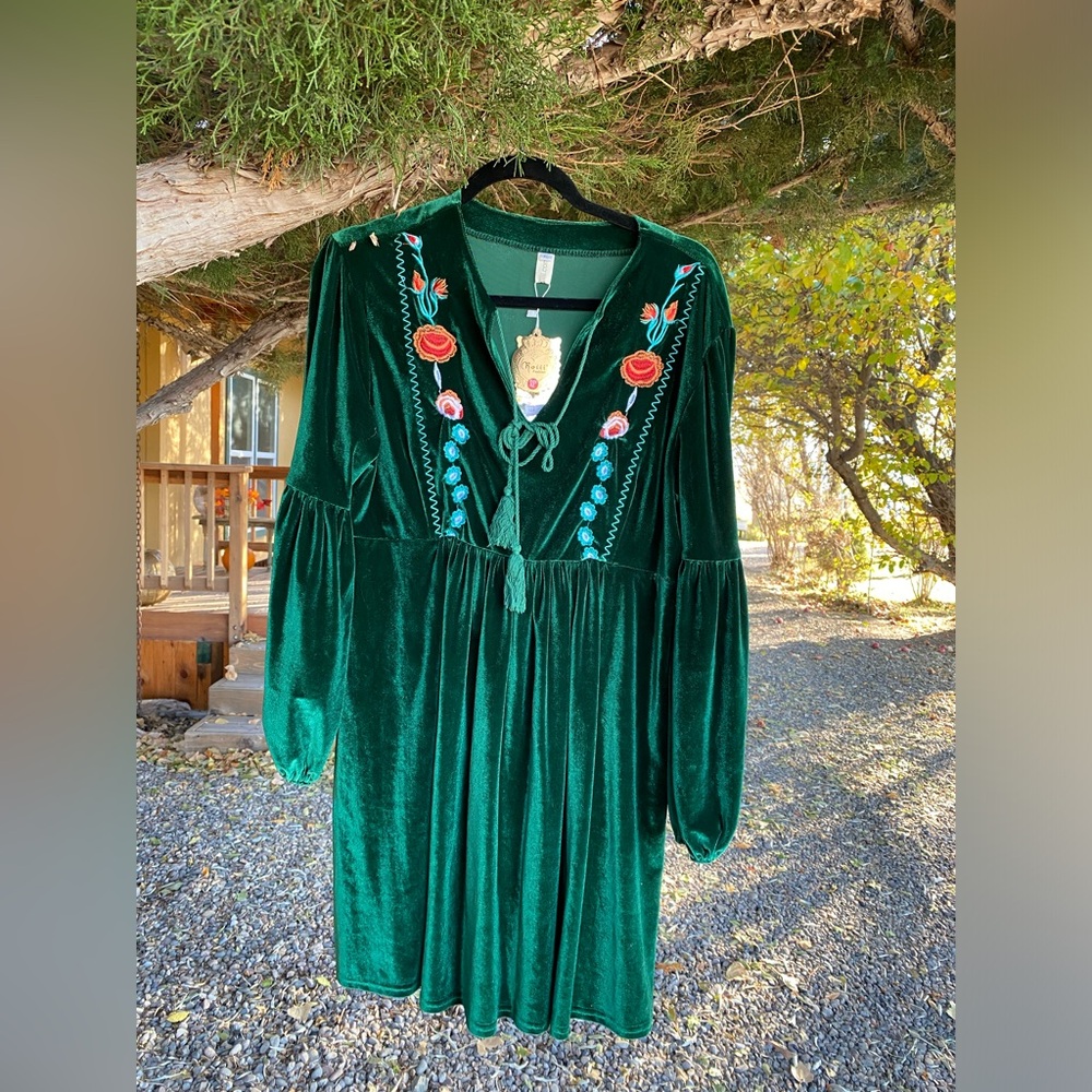 Velvet tunic dress New With Tags XL Embroidered Green